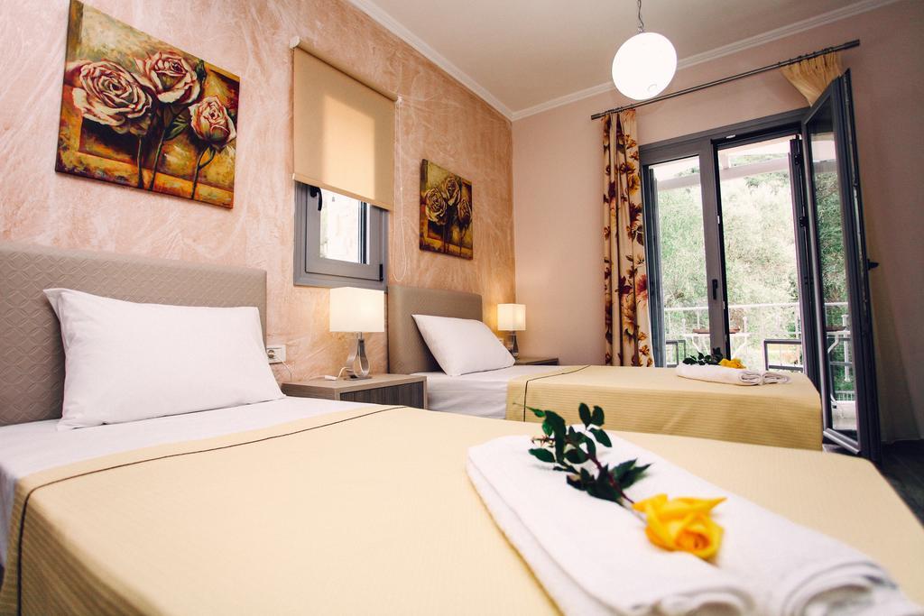 Ionian Diamond Villas Mikros Gialos Exterior photo