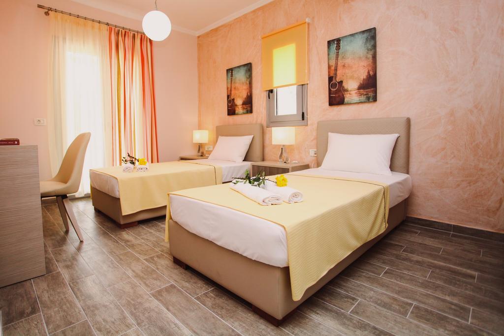 Ionian Diamond Villas Mikros Gialos Exterior photo